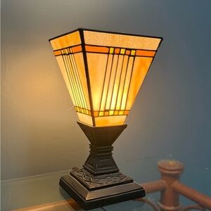 Arts and Craft Style Stained Glass Table / Accent Lamp